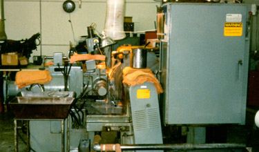 centerless grinder.jpg (30321 bytes)